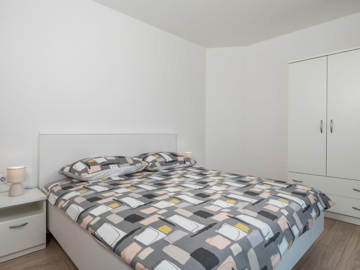 Holiday Home Villa Palma - KRK148 Pinezići Esterno foto