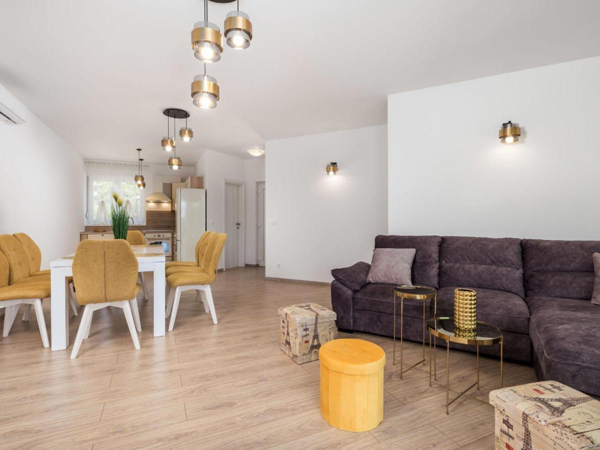 Holiday Home Villa Palma - KRK148 Pinezići Esterno foto