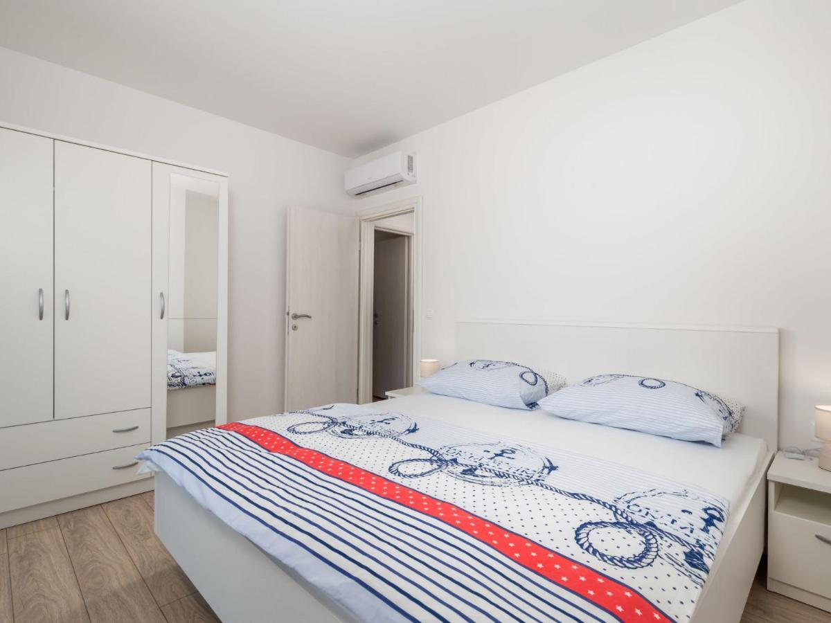 Holiday Home Villa Palma - KRK148 Pinezići Esterno foto